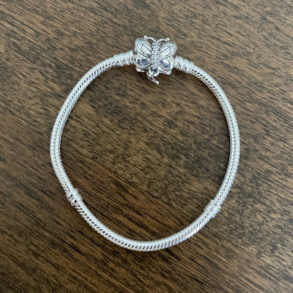 Pandora Snake Chain bracelet with butterfly closure